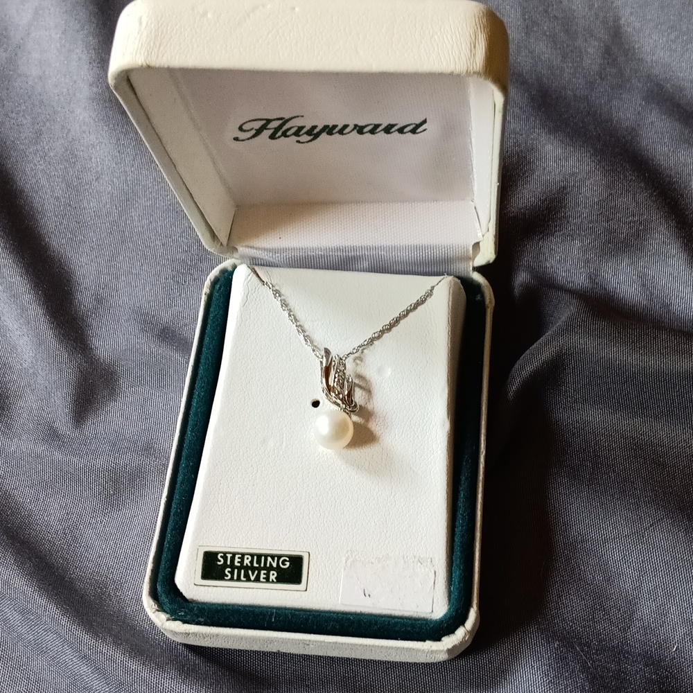NIB Hayward Sterling Silver pearl necklace